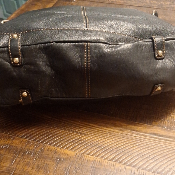 Elegant Black Leather Shoulder Bag - Picture 7 of 12
